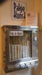 Bij boekhandel Adr. Heinen: Kunstautomaat: 'Pak je Kunst'