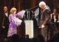 Wim Kok onthult in Den Haag beeld van 70-jarige Liesbeth List