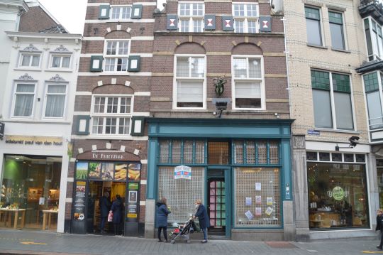 perzik verticaal impliciet Hooge Steenweg 32: komst van patisserie Royal Donuts - Bastion-Oranje, Den  Bosch